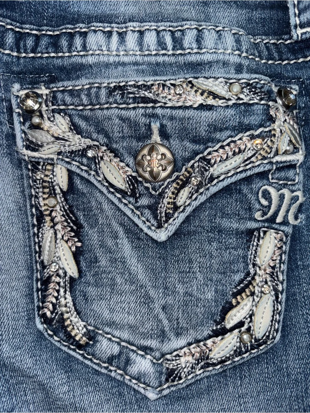 Miss Me Curvy Ankle Skinny Jeans Women’s Size 29x27 Distressed Rhinestone Pearls - Picture 4 of 16